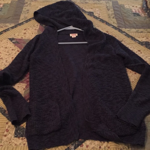 Women’s hooded sweater size xtra small - Picture 2 of 5